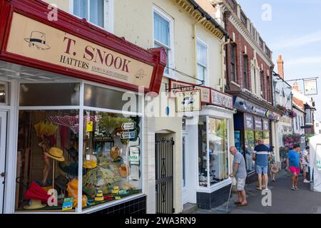 Bridport Dorset, T Snook Hatters Hattery Shop im Stadtzentrum, England, Großbritannien, 2023 Stockfoto