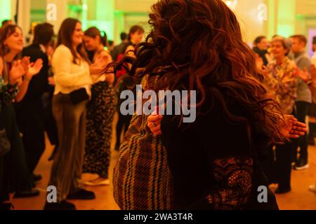 Die Neujahrsfeier, Edinburghs erste und originelle Hogmanay-Party, kehrt am 31. Dezember in den berühmten Assembly Room zurück © Chantal Guevara. Alle Rechte vorbehalten. Stockfoto