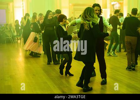 Die Neujahrsfeier, Edinburghs erste und originelle Hogmanay-Party, kehrt am 31. Dezember in den berühmten Assembly Room zurück © Chantal Guevara. Alle Rechte vorbehalten. Stockfoto