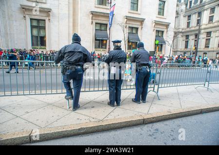 Philadelphia, Usa. Januar 2024. Während der Mummers Parade 2024 am 1. Januar 2024 in der Broad Street in Philadelphia, Pennsylvania, treten die Gruppen auf. William Thomas Cain/Alamy Live News Stockfoto