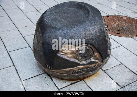 Indigene Beiträge Bronzeskulptur auf der Peel Street in der Innenstadt von Montreal, Quebec, Kanada Stockfoto