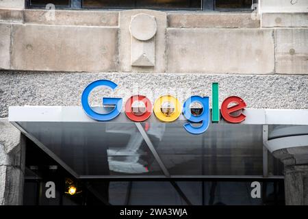 Buntes Google-Zeichen im Zentrum von Montreal, Quebec, Kanada Stockfoto