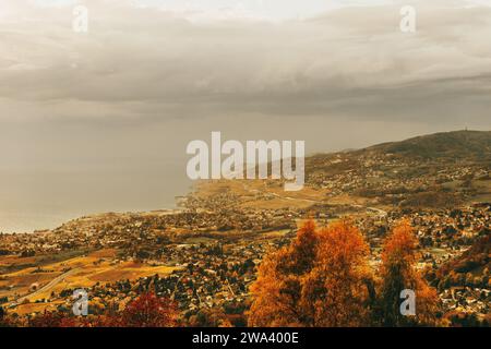 Herrliche Herbstlandschaft mit Weinbergen von Lavaux, schweizer riviera, Lausanne, Kanton Waadt, Schweiz Stockfoto