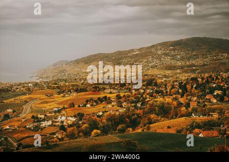 Herrliche Herbstlandschaft mit Weinbergen von Lavaux, schweizer riviera, Lausanne, Kanton Waadt, Schweiz Stockfoto