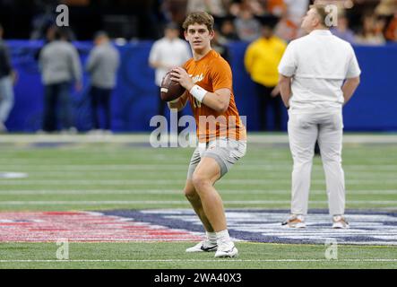 New Orleans, Usa. Januar 2024. Texas Longhorns Arch Manning wärmt sich vor dem Sugar Bowl NCAA Football-Spiel 2024 gegen die Washington Huskies im Caesars Superdome in New Orleans, Louisiana, am Montag, den 1. Januar 2024 auf. Foto: AJ Sisco/UPI Credit: UPI/Alamy Live News Stockfoto