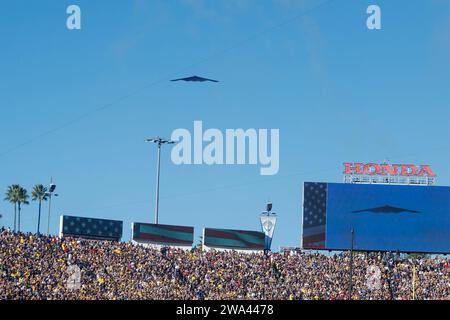 Pasadena, Kalifornien, USA. Januar 2024. Ein US Air Force B-2 Spirit Stealth Bomber fliegt vor dem Rose Bowl Spiel 2024 am 1. Januar 2024 in Pasadena, Kalifornien (Kreditbild: © Ringo Chiu/ZUMA Press Wire) NUR REDAKTIONELLE VERWENDUNG! Nicht für kommerzielle ZWECKE! Quelle: ZUMA Press, Inc./Alamy Live News Stockfoto