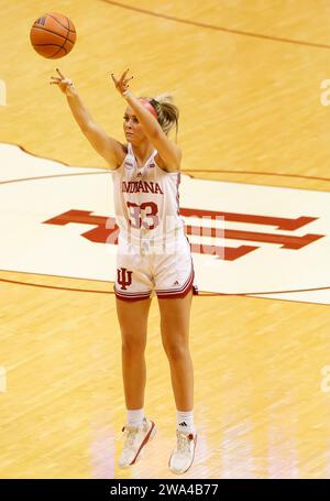 Bloomington, Usa. Dezember 2023 31. Sydney Parrish (33) von Indiana Hoosiers in Aktion während eines NCAA-Basketballspiels in der Simon Skjodt Assembly Hall. Endergebnis; IU 77-71 Illinois. (Foto: Jeremy Hogan/SOPA Images/SIPA USA) Credit: SIPA USA/Alamy Live News Stockfoto