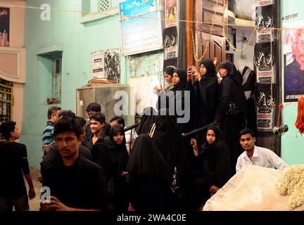 Schiitische Muslime besuchen Orte, die die Geschichte des Märtyrertodes des schiitischen Propheten Husayn ibn Ali repräsentieren. Hyderabad, Telangana, Indien. Stockfoto