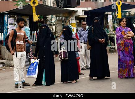 Schiitische Muslime besuchen Orte, die die Geschichte des Märtyrertodes des schiitischen Propheten Husayn ibn Ali repräsentieren. Hyderabad, Telangana, Indien. Stockfoto