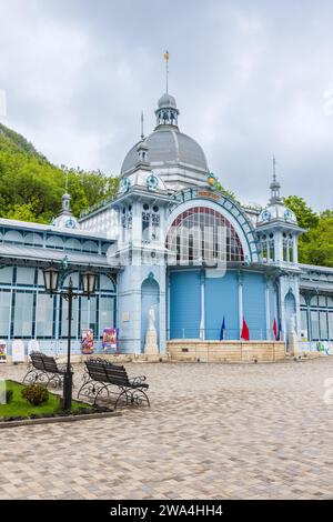 Zheleznovodsk, Russland - 11. Mai 2023: Fassade der Puschkin-Galerie an einem Sommertag Stockfoto