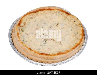 Gefrorener Lachskäse und grüner Zwiebelkuchen, isoliert auf weiß Stockfoto