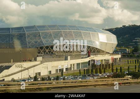 Nizza, Frankreich - 12. Mai 2023: Außenansicht der Allianz Riviera Stade de Nice Stockfoto