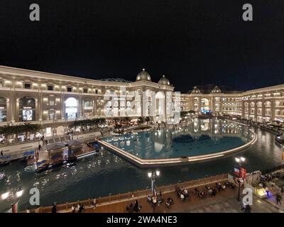 Place Vendôme in Doha Katar. Eines der luxuriösesten Einkaufszentren der Welt. Eine Entwicklung von mehreren Millionen Dollar mit 560 Geschäften und zwei Hotels. Stockfoto