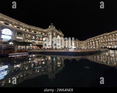 Place Vendôme in Doha Katar. Eines der luxuriösesten Einkaufszentren der Welt. Eine Entwicklung von mehreren Millionen Dollar mit 560 Geschäften und zwei Hotels. Stockfoto