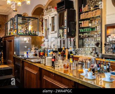 Im Inneren der historischen Bar „Danieli“ von Bassano del Grappa, Region Venetien, Italien, Europa, 16. Dezember, 2023 Stockfoto