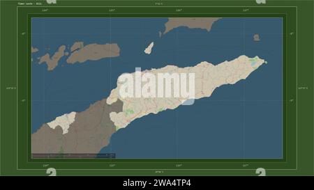 Timor Leste wird auf einer topografischen Karte im Stil von OSM Deutschland mit dem Hauptpunkt des Landes, kartographischem Raster, Entfernungsskala und Kartengrenze hervorgehoben Stockfoto