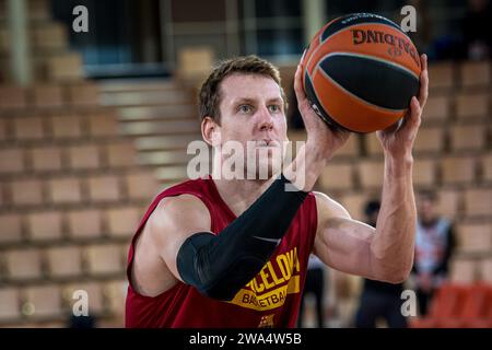 Monaco, Monaco. Dezember 2023. FC Barcelona Spieler #6 Jan Vesely ist vor dem Spiel der 17. Runde der Turkish Airlines Euroleague zwischen AS Monaco und FC Barcelona in der Salle Gaston-Medecin in Monaco am 29. Dezember 2023 in Aktion. Foto: Laurent Coust/ABACAPRESS.COM Credit: Abaca Press/Alamy Live News Stockfoto