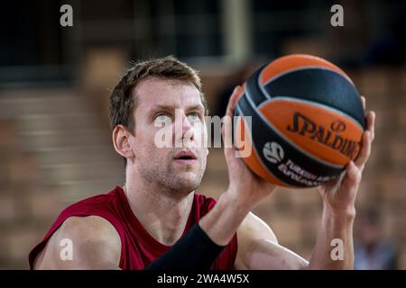 Monaco, Monaco. Dezember 2023. FC Barcelona Spieler #6 Jan Vesely ist vor dem Spiel der 17. Runde der Turkish Airlines Euroleague zwischen AS Monaco und FC Barcelona in der Salle Gaston-Medecin in Monaco am 29. Dezember 2023 in Aktion. Foto: Laurent Coust/ABACAPRESS.COM Credit: Abaca Press/Alamy Live News Stockfoto