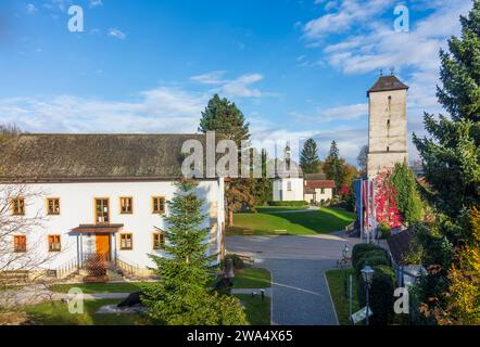 Oberndorf bei Salzburg: Stille Nachtkapelle, Haus Bruckmannhaus, Wasserturm in Flachgau, Salzburg, Österreich Stockfoto