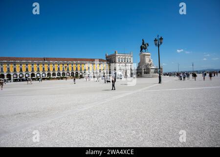 Arco da Rua Augusta in der Praca do Comercio (Commerce Plaza), Lissabon, Portugal der Rua Augusta Arch ist ein Stein, ein denkmalförmiges, bogenähnliches historisches Gebäude A Stockfoto