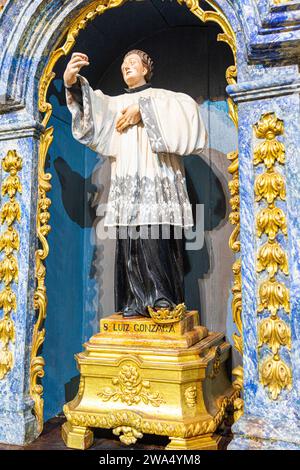 Statue, religiöses Symbol in der Seitenkapelle der Kirche Nossa Senhora da Conceição, Stadt Santarem-estremadura-portugal.1-1-2024 Stockfoto