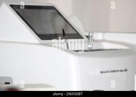 Labor Semi Auto Chemistry Analyzer Pen. Indien Stockfoto