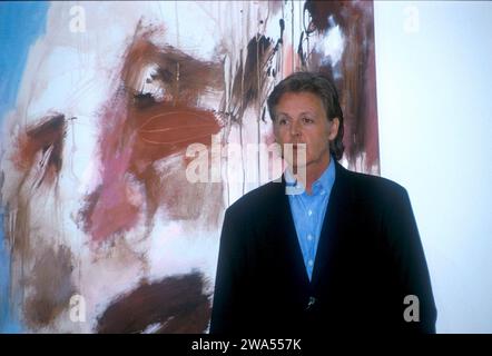 Paul McCartney, britischer Sänger, Komponist und Maler, eröffnet eine Ausstellung seiner Bilder in Siegen, Deutschland 1999. Stockfoto