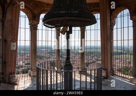 Der Panoramapunkt auf der Spitze des Torrazzo, der berühmte Glockenturm der Kathedrale von Cremona. Stockfoto