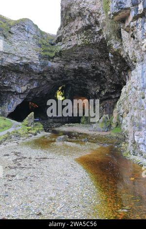 Blick auf die Smoo Cave, Durness Village, Sutherland, Highlands of Scotland, UK Stockfoto