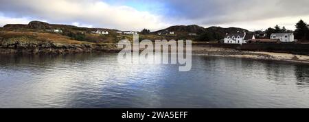 Blick auf Loch Inchard, das nördlichste Meeresloch, vom Kinlochbervie Village, Sutherland, Nordwest Schottland, Großbritannien Stockfoto