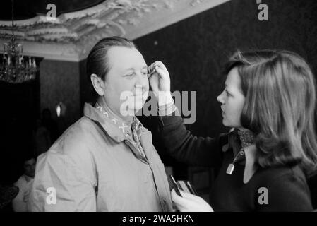 Alpenglüh’n im Dirndlrock, Softsexfilmkomödie, Deutschland 1974, Regie: Siggi Götz (alias Sigi Rothemund), Nachschminken ist angesagt Stockfoto