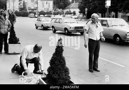 Bis zur bitteren Neige, Spielfilm nach dem Roman von Johannes Mario Simmel, Deutschland 1975, Regisseur Gerd Oswald (rechts) Stockfoto