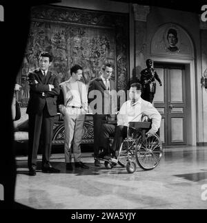 Wartezimmer zum Jenseits, Kriminalfilm nach dem Roman Mission to Siena von James Hadley Chase, Deutschland 1964, Regisseur Alfred Vohrer im Rollstuhl Stockfoto