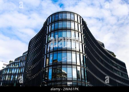 Glasfassade des Bürogebäudes der Liverpool Street 100 in Liverpool Street, London, England Stockfoto