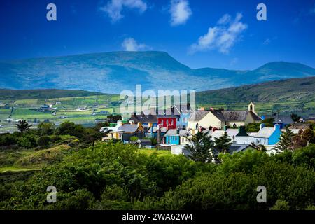 Das farbenfrohe Dorf Eyeries auf der Halbinsel Beara im Westen des County Cork, Irland Stockfoto