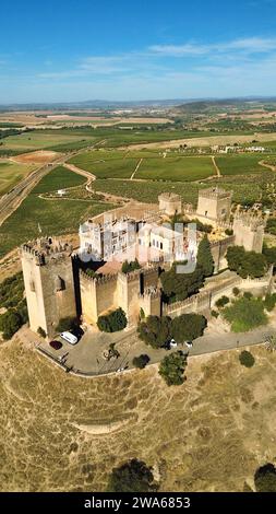 Drohnenfoto Almodóvar del Río Schloss Cordoba Spanien Europa Stockfoto