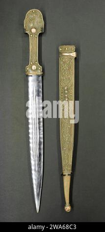 Erster Weltkrieg (1914-1918). Khanjali (kama), Dolch, der in den kaukasischen Einheiten der russischen Armee verwendet wird. Lettisches Kriegsmuseum. Riga. Lettland. Stockfoto