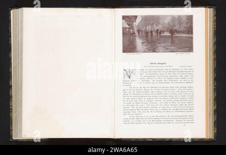 Blick auf eine Straße mit Menschen mit Sonnenschirmen, Alfred Stieglitz, um 1895 - in oder vor 1900 fotomechanischer Druck Berliner Papierstraße. Regenschirm Stockfoto