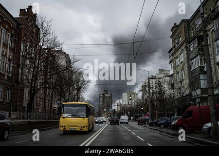 © Nicolas Cleuet/Le Pictorium/MAXPPP - Kiew 02/01/2024 Dans la nuit la Russie a Lance sur l'Ukraine une vaste attaque aerienne. UE Premiere Vague de 35 Drohnen Shahed a partir de 2h30, Puis 99 Raketen Kalibre et Kindjal (supersoniques). 72 ont ete abattus selon les autorites ukrainienne. Une dizaine a frappe la Capital faisant au moins 2 morts et une centaine de segesses. Dans la nuit la Russie a Lance sur l'Ukraine une vaste attaque aerienne. UE Premiere Vague de 35 Drohnen Shahed a partir de 2h30, Puis 99 Raketen Kalibre et Kindjal (supersoniques). 72 ont ete abattus selon les autorites u Stockfoto