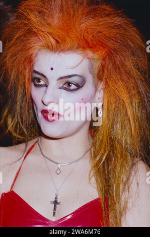 Nina Hagen, deutsche Sängerin, Liedermacherin, alias, Godmother of Punk, Hochformat, 1989. Nina Hagen, deutsche Singer-Songwriterin, auch bekannt als Punk-Godmother, Porträt, 1989. Stockfoto