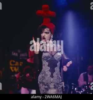 Nina Hagen, deutsche Sängerin, Liedermacherin, alias, Godmother of Punk, Hochformat, 1989. Nina Hagen, deutsche Singer-Songwriterin, auch bekannt als Punk-Godmother, Porträt, 1989. Stockfoto