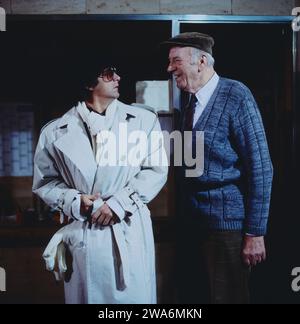 Hexenschuss, Komödie von John Graham, TV-Verfilmung, Deutschland, 1987, Regie: Franz-Josef Gottlieb, Szene: Herbert Herrmann und Beppo Brem. Hexenschuss, Theaterstück von John Graham, TV-Filmverfilmung, Deutschland, 1987, Regie: Franz-Josef Gottlieb, Szene: Herbert Herrmann und Beppo Brem Stockfoto