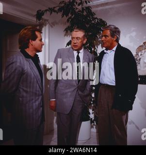 Derrick, ZDF Krimi-Serie, Deutschland, 1986, Folge: Naujocks Trauriges Ende, Szene: Fritz Wepper, Horst Tappert, Karl-Heinz Vosgerau. Derrick, TV-Krimi, Deutschland, 1986, Szene: Fritz Wepper, Horst Tappert, Karl-Heinz Vosgerau Stockfoto