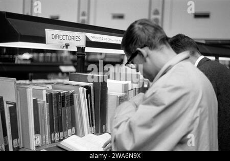 Ein deutscher Student in der Bibliothek der Universität von Kalifornien in Berkeley, 1962. Ein deutscher Student in der Bibliothek der University of California in Berkeley, 1962. Stockfoto