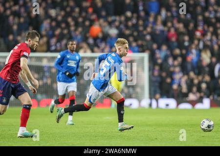 Glasgow, Schottland, Großbritannien. Januar 24. Glasgow, Großbritannien. Im ersten Spiel des neuen Jahres spielten die Rangers Kilmarnock im Ibrox Stadium in Glasgow, Schottland, Großbritannien in der schottischen Premiership. Das Datum ist bedeutend, weil es der 53. Jahrestag der "Ibrox-Katastrophe" ist, als 66 Menschen ihr Leben verloren und mehr als 200 verletzt wurden, während der schlimmsten Fußballkatastrophe in Großbritannien zu dieser Zeit. Beide Teams und Unterstützer zollten der Katastrophe Tribut. Quelle: Findlay/Alamy Live News Stockfoto