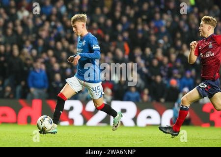 Glasgow, Schottland, Großbritannien. Januar 24. Glasgow, Großbritannien. Im ersten Spiel des neuen Jahres spielten die Rangers Kilmarnock im Ibrox Stadium in Glasgow, Schottland, Großbritannien in der schottischen Premiership. Das Datum ist bedeutend, weil es der 53. Jahrestag der "Ibrox-Katastrophe" ist, als 66 Menschen ihr Leben verloren und mehr als 200 verletzt wurden, während der schlimmsten Fußballkatastrophe in Großbritannien zu dieser Zeit. Beide Teams und Unterstützer zollten der Katastrophe Tribut. Quelle: Findlay/Alamy Live News Stockfoto