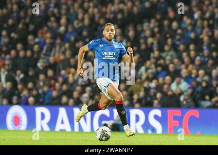 Glasgow, Schottland, Großbritannien. Januar 24. Glasgow, Großbritannien. Im ersten Spiel des neuen Jahres spielten die Rangers Kilmarnock im Ibrox Stadium in Glasgow, Schottland, Großbritannien in der schottischen Premiership. Das Datum ist bedeutend, weil es der 53. Jahrestag der "Ibrox-Katastrophe" ist, als 66 Menschen ihr Leben verloren und mehr als 200 verletzt wurden, während der schlimmsten Fußballkatastrophe in Großbritannien zu dieser Zeit. Beide Teams und Unterstützer zollten der Katastrophe Tribut. Quelle: Findlay/Alamy Live News Stockfoto