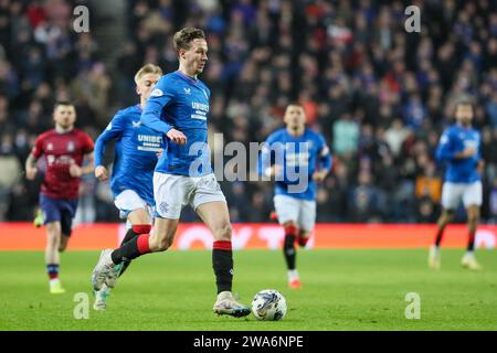 Glasgow, Schottland, Großbritannien. Januar 24. Glasgow, Großbritannien. Im ersten Spiel des neuen Jahres spielten die Rangers Kilmarnock im Ibrox Stadium in Glasgow, Schottland, Großbritannien in der schottischen Premiership. Das Datum ist bedeutend, weil es der 53. Jahrestag der "Ibrox-Katastrophe" ist, als 66 Menschen ihr Leben verloren und mehr als 200 verletzt wurden, während der schlimmsten Fußballkatastrophe in Großbritannien zu dieser Zeit. Beide Teams und Unterstützer zollten der Katastrophe Tribut. Quelle: Findlay/Alamy Live News Stockfoto