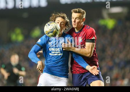 Glasgow, Schottland, Großbritannien. Januar 24. Glasgow, Großbritannien. Im ersten Spiel des neuen Jahres spielten die Rangers Kilmarnock im Ibrox Stadium in Glasgow, Schottland, Großbritannien in der schottischen Premiership. Das Datum ist bedeutend, weil es der 53. Jahrestag der "Ibrox-Katastrophe" ist, als 66 Menschen ihr Leben verloren und mehr als 200 verletzt wurden, während der schlimmsten Fußballkatastrophe in Großbritannien zu dieser Zeit. Beide Teams und Unterstützer zollten der Katastrophe Tribut. Quelle: Findlay/Alamy Live News Stockfoto