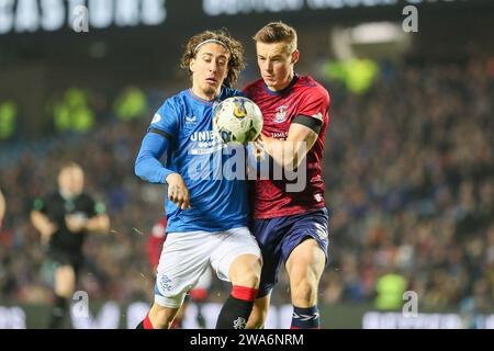 Glasgow, Schottland, Großbritannien. Januar 24. Glasgow, Großbritannien. Im ersten Spiel des neuen Jahres spielten die Rangers Kilmarnock im Ibrox Stadium in Glasgow, Schottland, Großbritannien in der schottischen Premiership. Das Datum ist bedeutend, weil es der 53. Jahrestag der "Ibrox-Katastrophe" ist, als 66 Menschen ihr Leben verloren und mehr als 200 verletzt wurden, während der schlimmsten Fußballkatastrophe in Großbritannien zu dieser Zeit. Beide Teams und Unterstützer zollten der Katastrophe Tribut. Quelle: Findlay/Alamy Live News Stockfoto